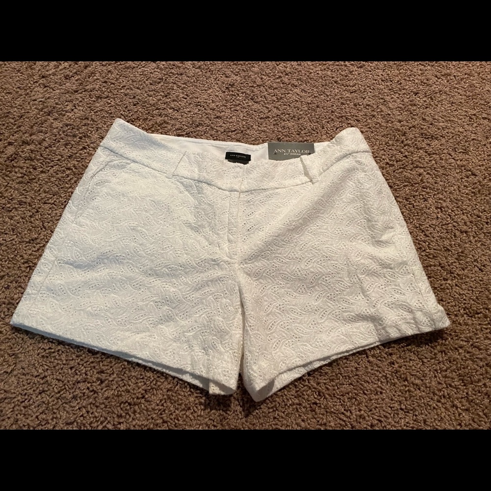 BNWT Ann Taylor white shorts size 6